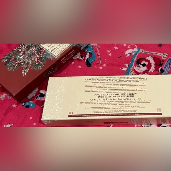 Solid Hand Soap 3pc Made in Italy Gift set Box, Pine & Berry 3x4oz - Picture 5 of 6